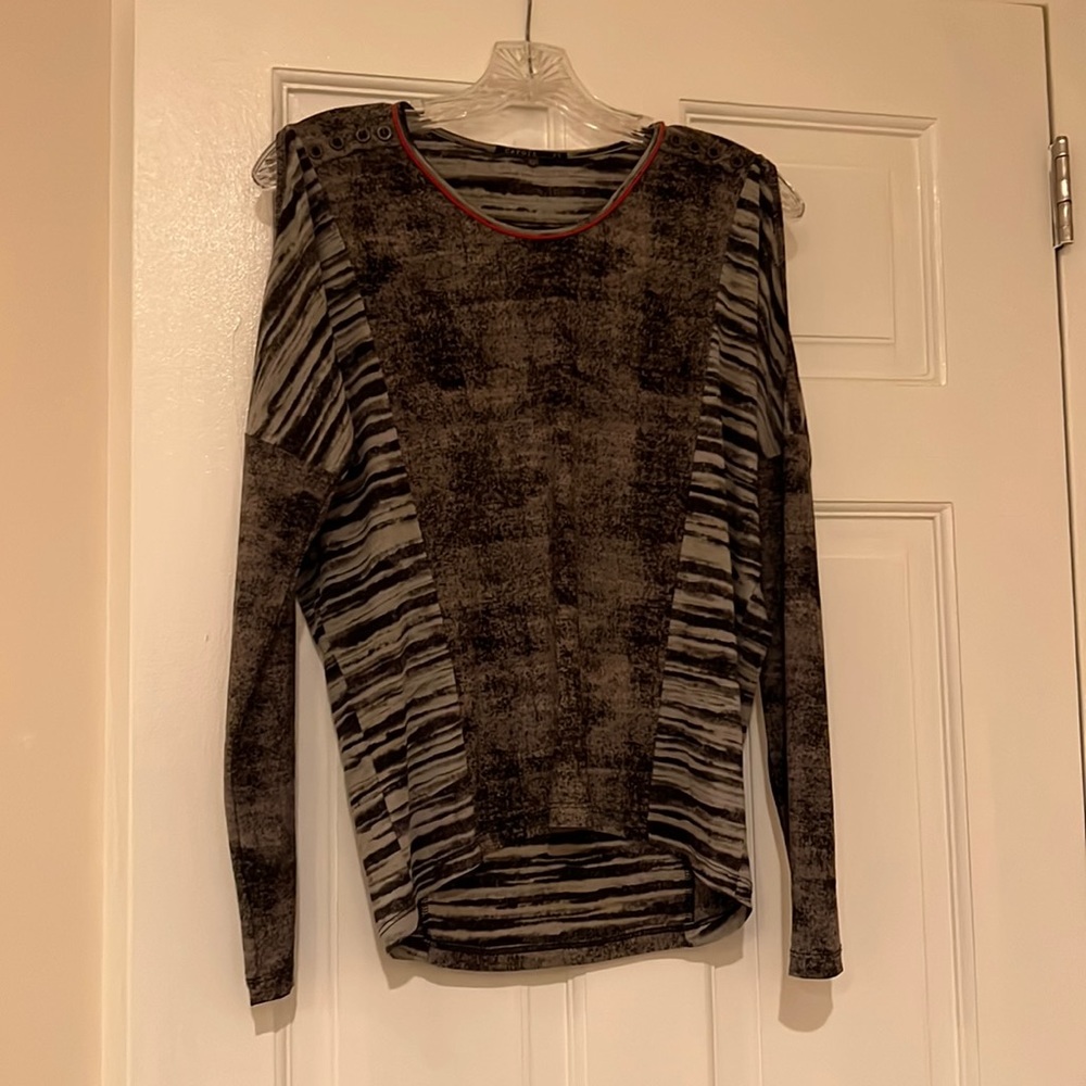 Long sleeves light weight top